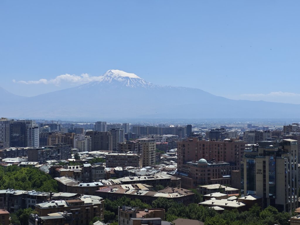 Aussicht auf Jerewan und den Ararat